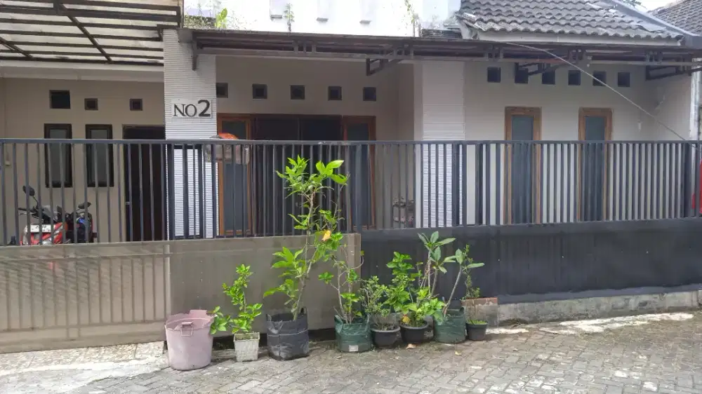 Rumah strategis dekat swalayan luwes & ABC