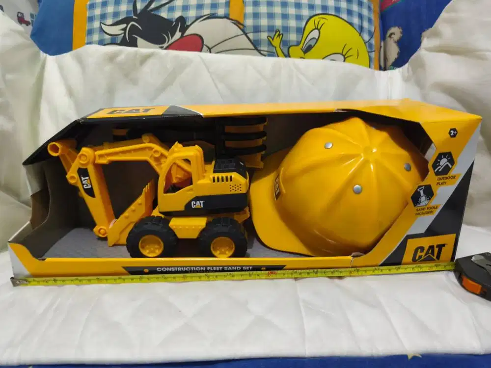 CAT excavator construction fleet sand set