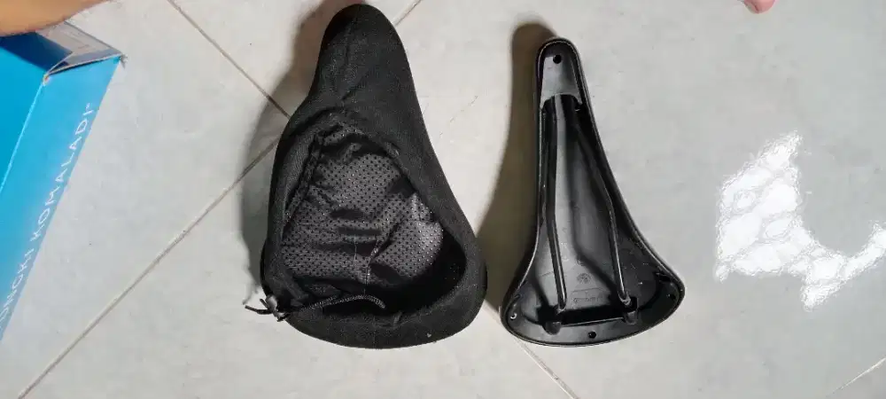 Jok sepeda dan cover busa