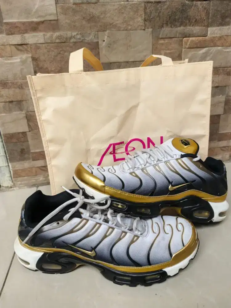 NOKE AIR MAX Tn GOLD EXCLUSIVE UK 43