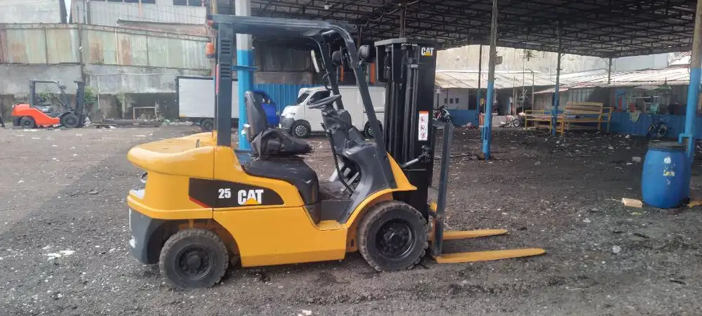Forklift Caterpillar 2,5 Ton,Manual,Tiang 3 Meter,Mesin S4S Tahun 2018