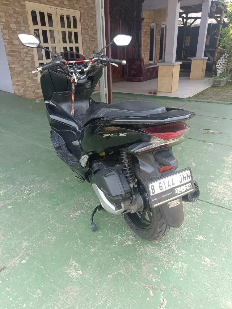 {jual butuh} Honda PCX 150 2018 Standart