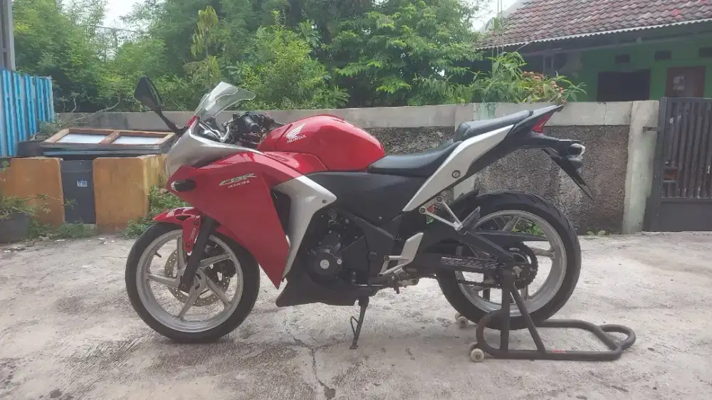 HONDA CBR 250 R FI CBU THAILAND ABS 2011 MERAH ISTIMEWA