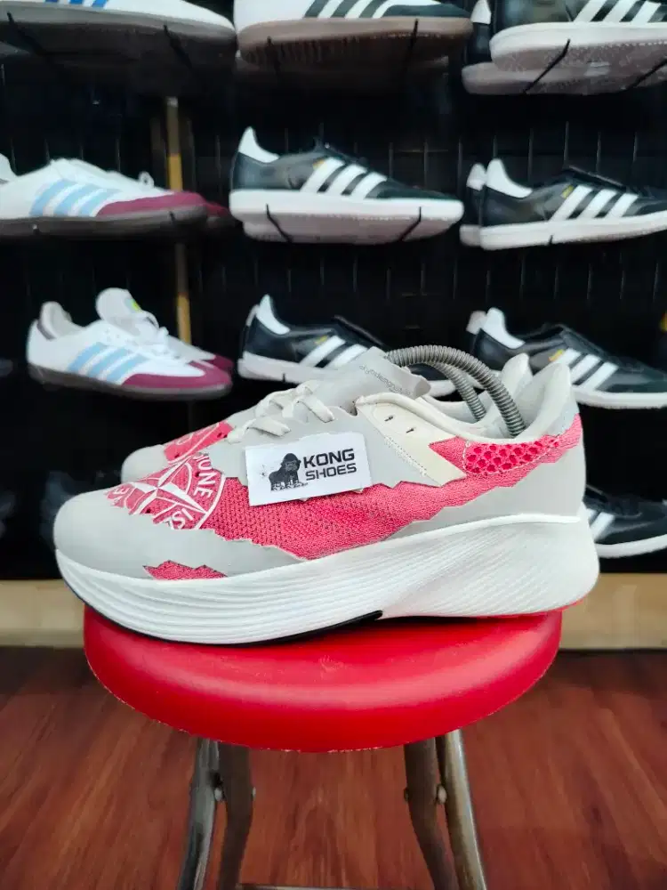 SEPATU NB STONE ISLAND ELTE V2 RED 42