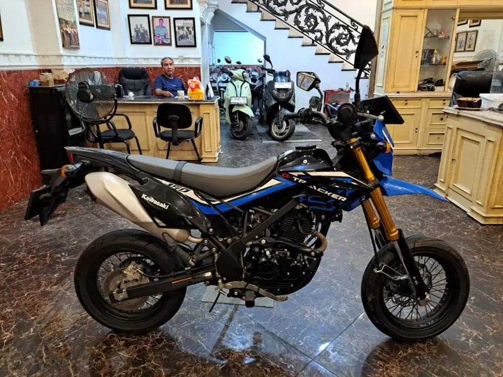 Hub wa mba ima ,  dp 1.5 jt D tracker 2022 / Ktp daerah bisa kredit