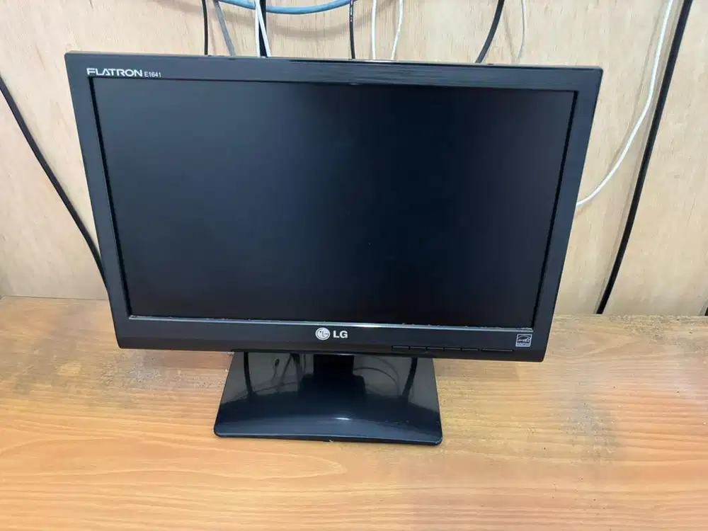 Di jual komputer 1 set dengan produk lain nya