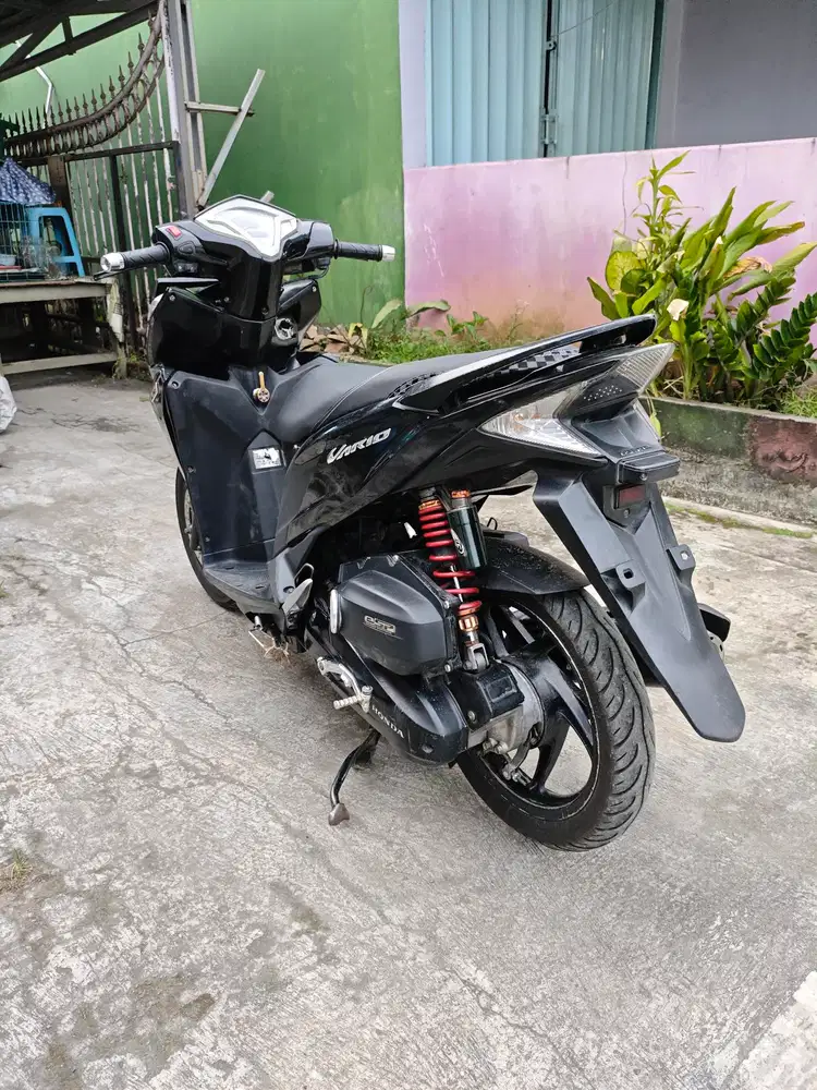 {jual butuh} Vario KZR 125cc 2013 Standart