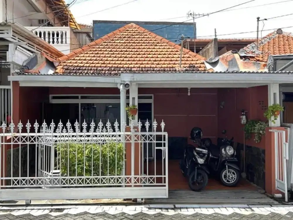 Rumah siap huni lokasi strategis di Bratang gede Surabaya