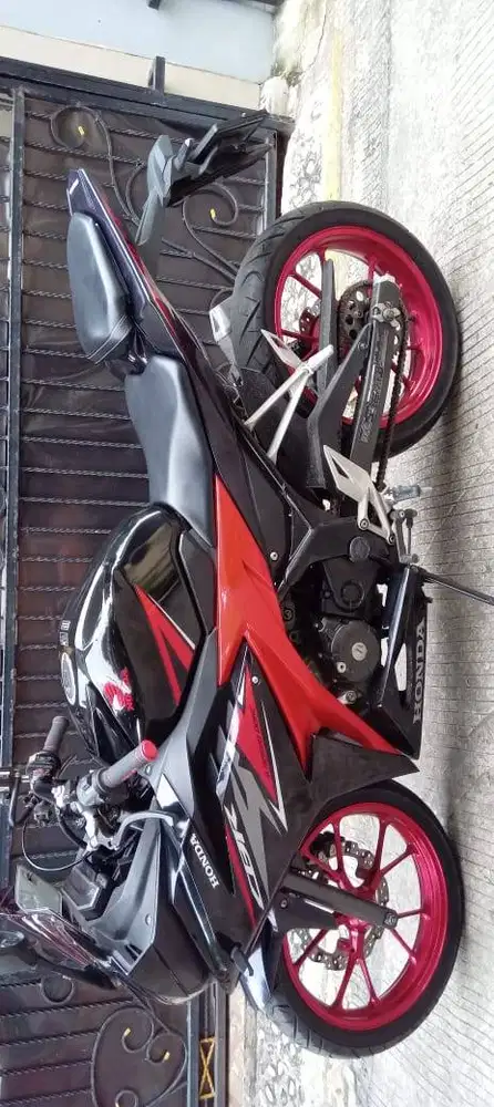 JUAL MOTOR HONDA CB150R