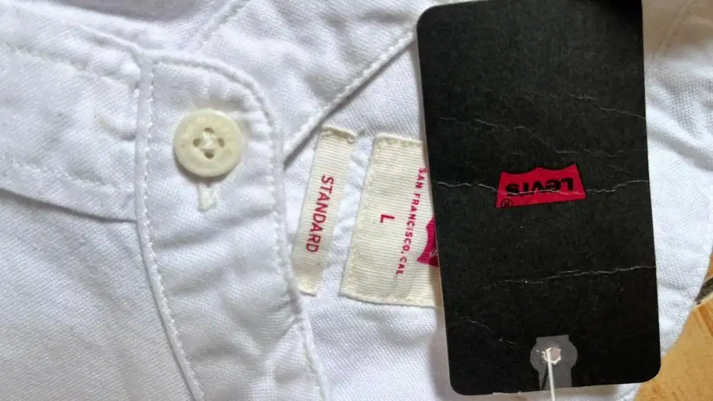 PRELOVED KEMEJA PUTIH POLOS MERK LEVI'S