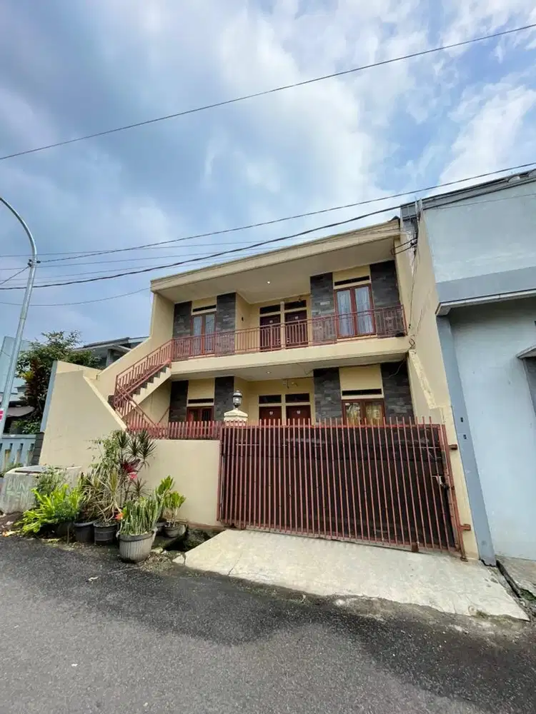 Dikontrakkan Rumah 8 KT Ekonomis dan Lokasi Strategis Tahunan