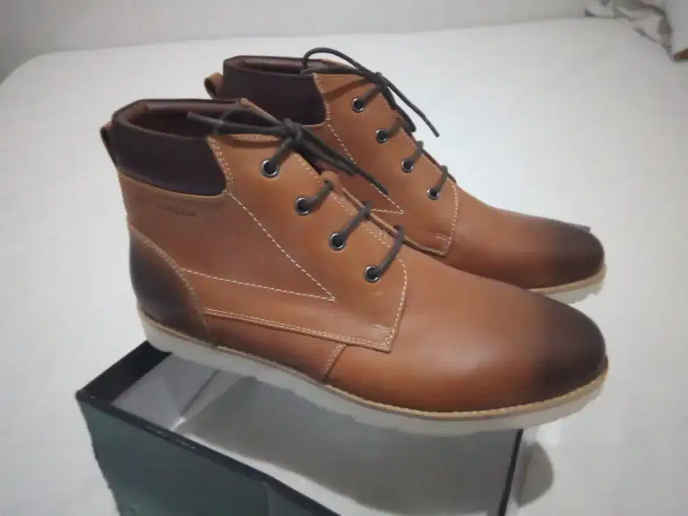 Sepatu boots kulit casual size 42 khaki buat touring outdoor