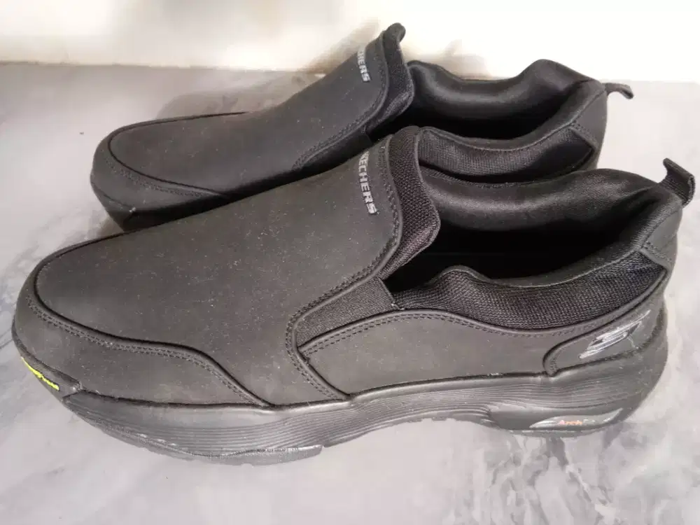 SEPATU SKECHERS ukuran 44