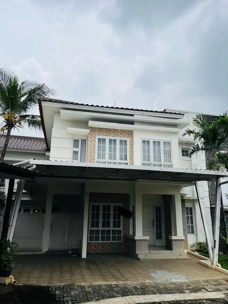Di jual rumah 2 lantai siap huni di raffles hills cibubur