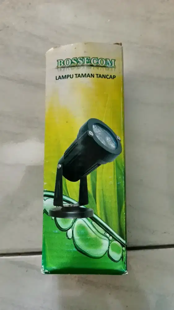 Lampu tanam tancap