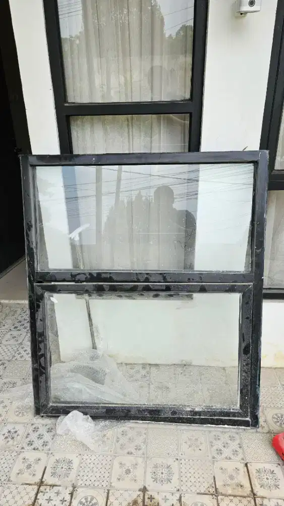 JUAL CEPAT JENDELA + KUSEN ALUMUNIUM BEKAS LIKE NEW MURAH