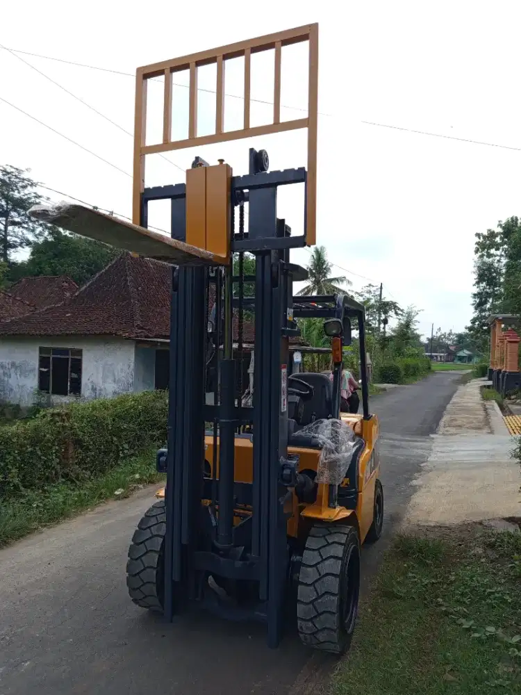 Forklift 3 Ton Three lift Caterpillar 2020