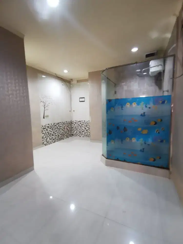 Daerah HOKI Dijual  Ruko Kostan 3 lantai usaha ramai 18x4