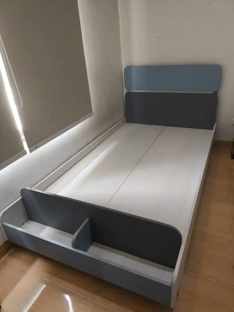 Tempat tidur Informa 120 x 200