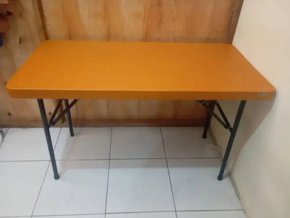Meja lipat plastik tebal
