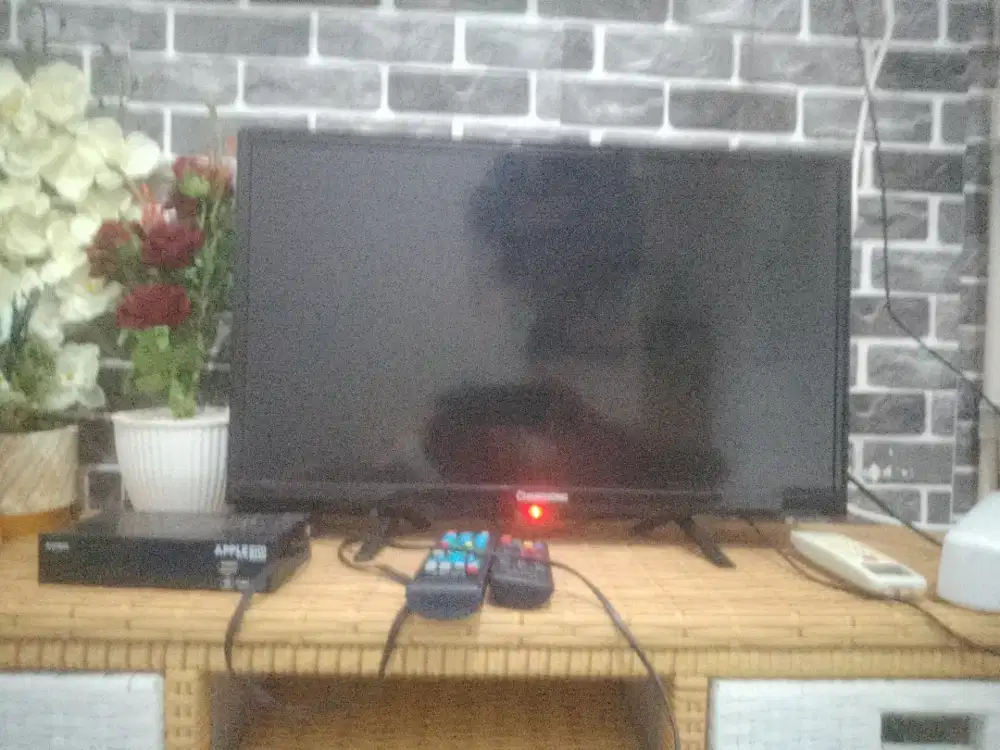 Jual tv merk Changhong 21 inc beserta setopbox nya