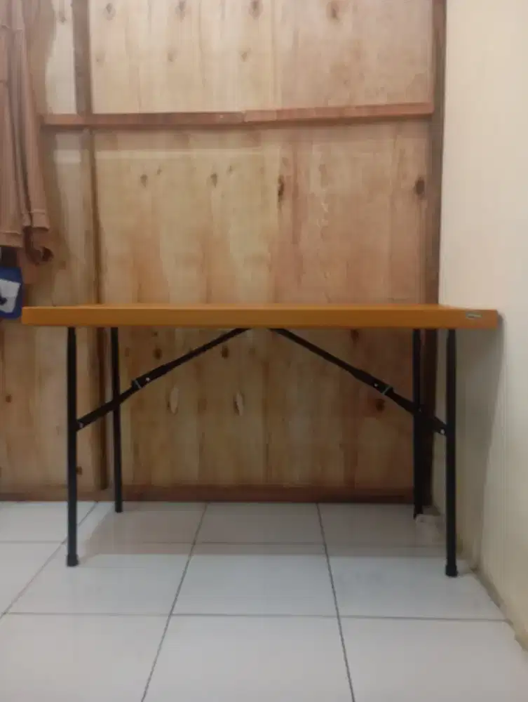 Meja lipat plastik tebal