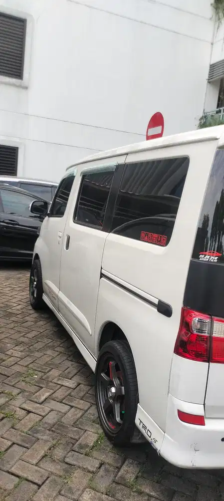 Daihatsu Luxio 2013 Bensin