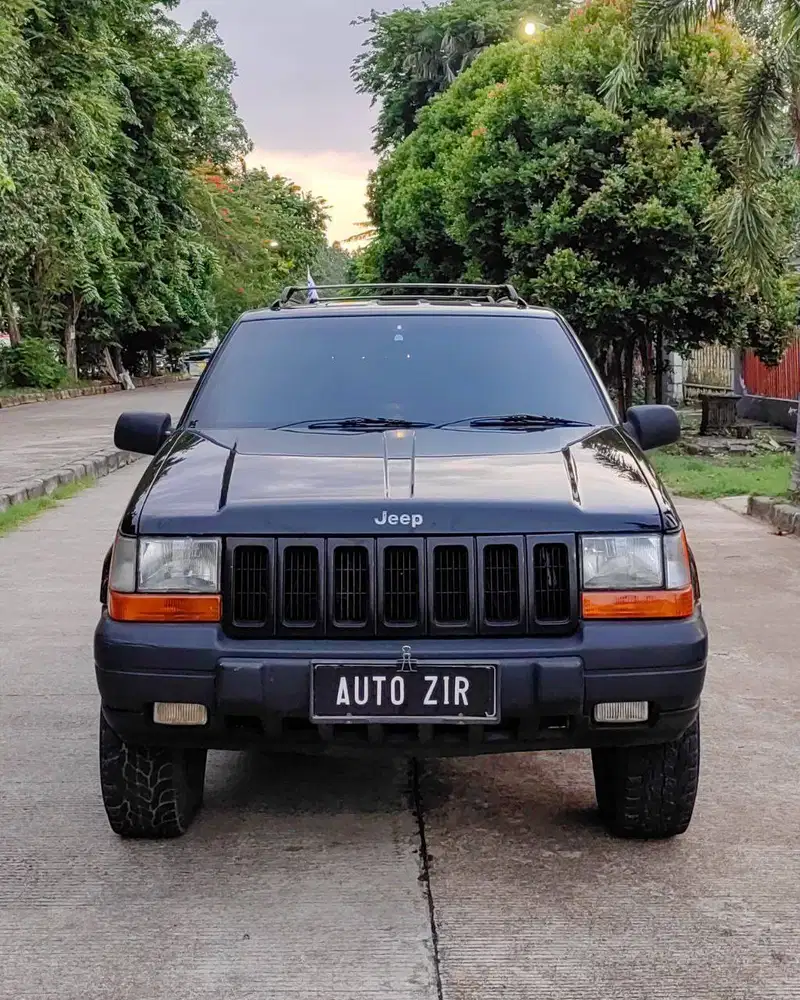 Jeep Grand Cheerokee Limited 4X4 Matic Hitam 99 Tgn Ke1 Antik Simpanan