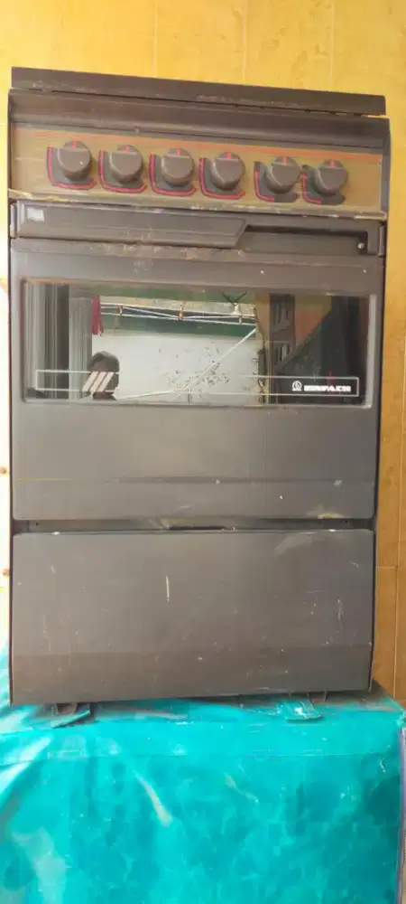 Kompor gas ada pemanggangnya