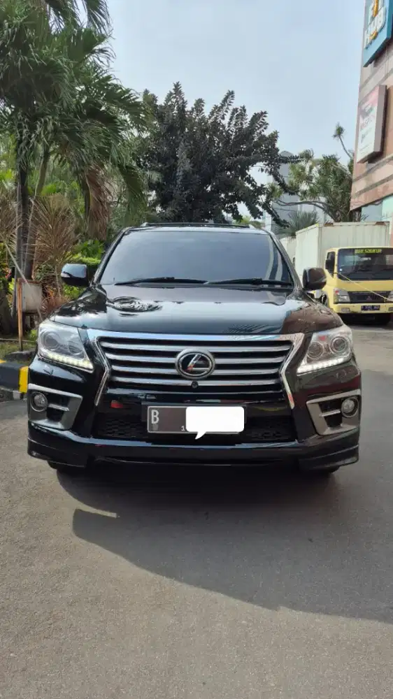 Lexus LX570 nik 2014 nopol B