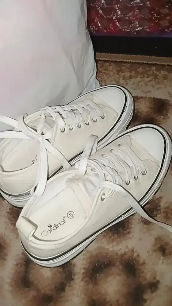 Sepatu wanita warna cream