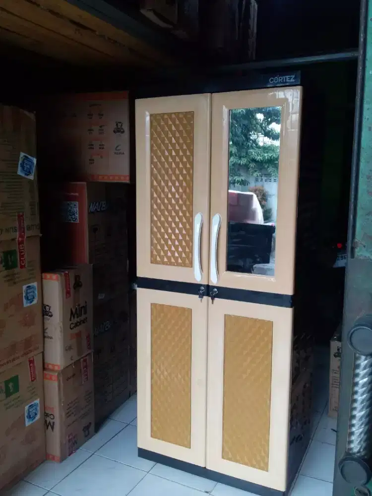 lemari plastik gantung