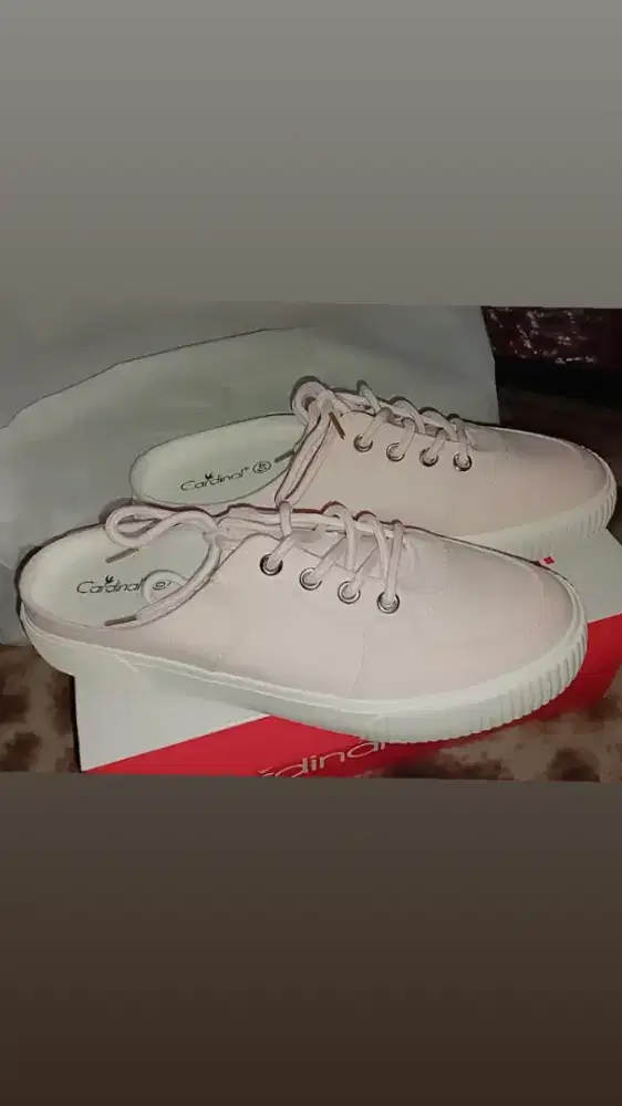 Sepatu wanita warna pink