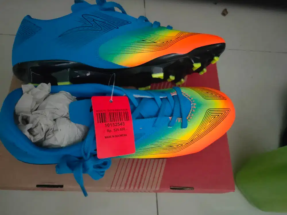 Sepatu bola specs size 43 baru