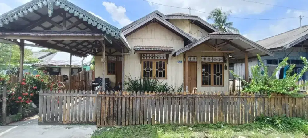 Dijual rumah dengan halaman belakang luas ada tambak