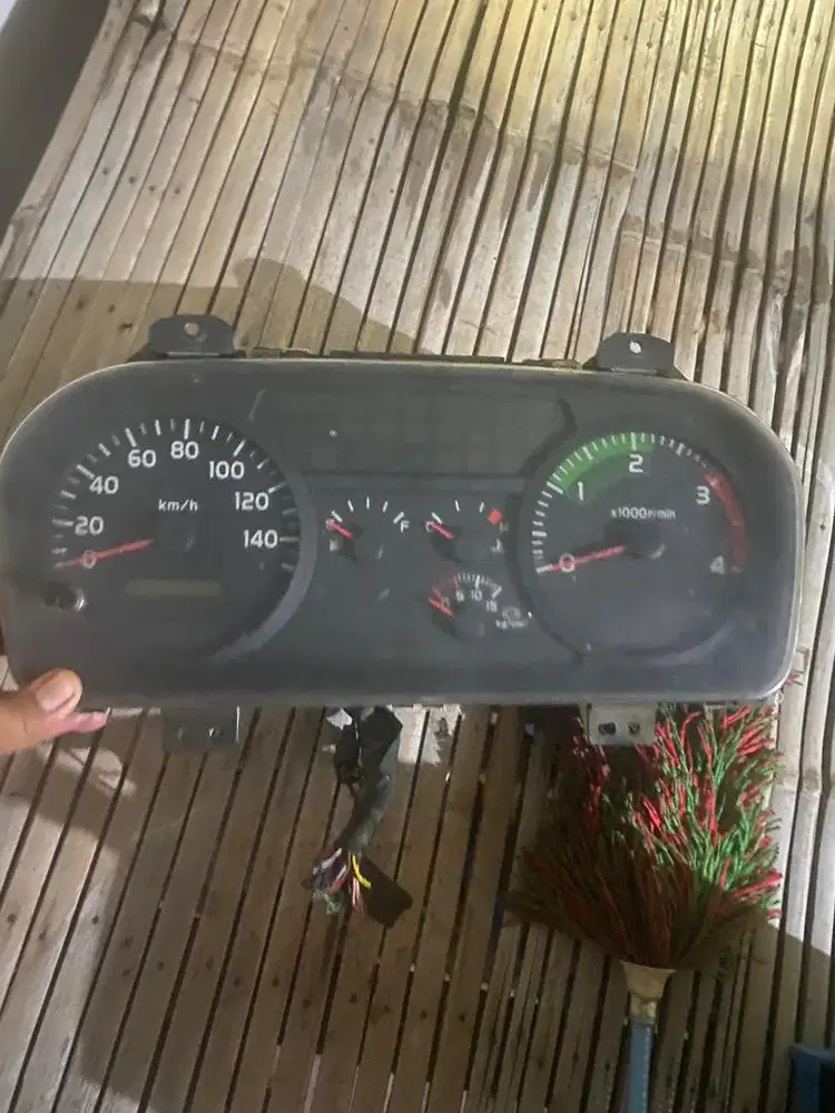 Spedometer hino yuro