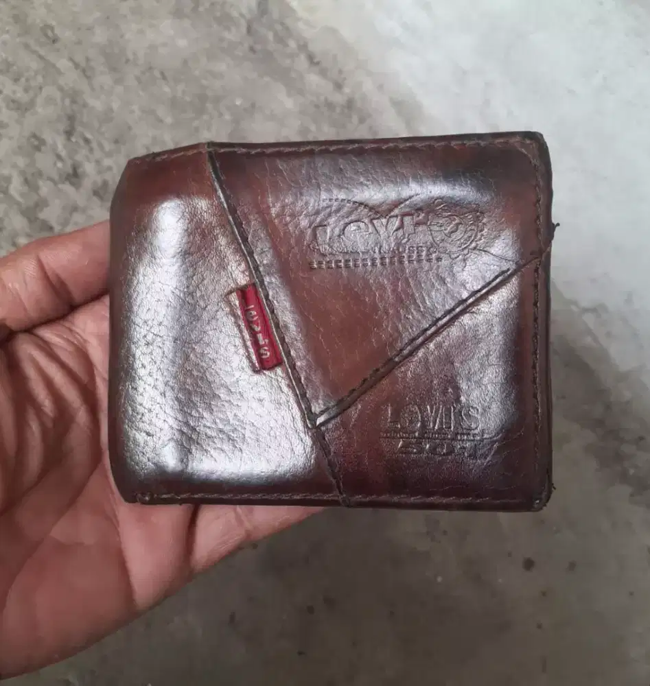 Levi's Dompet Kulit Asli