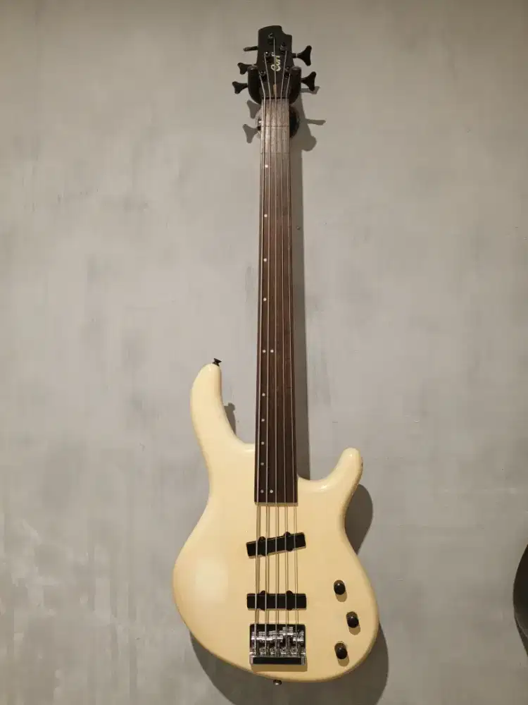 Gitar Bass Cort
