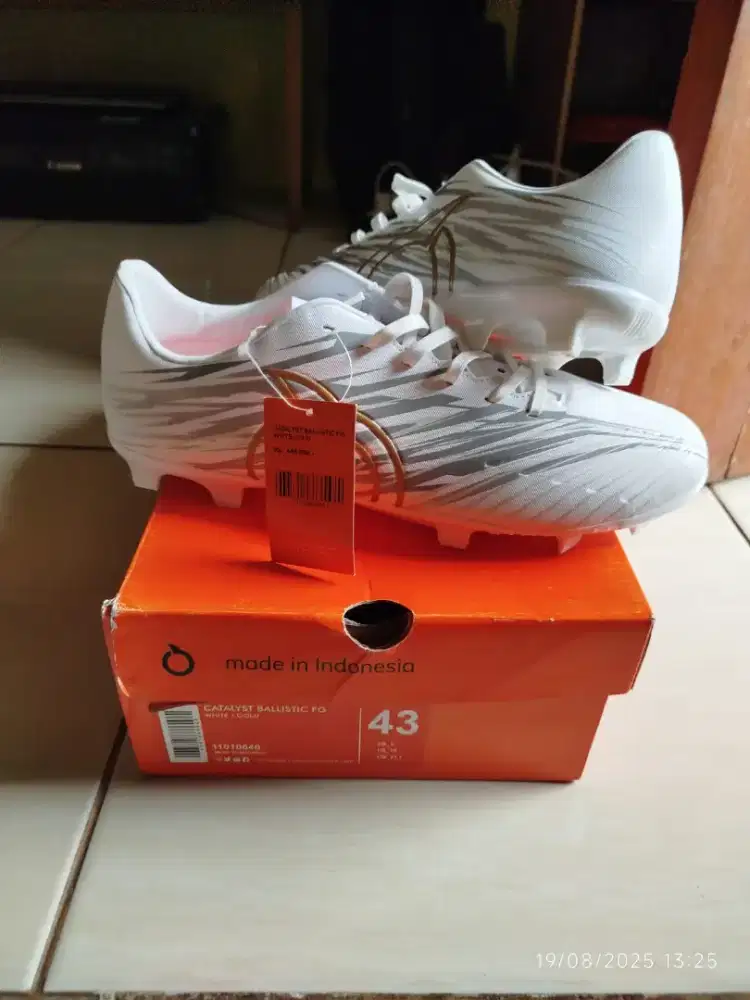 Sepatu Bola New