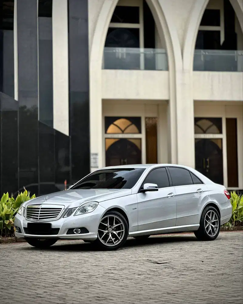 Mercedes Benz E250 Elegance Silver 2010 TdpMurmer Ori Menarik Bu Antik