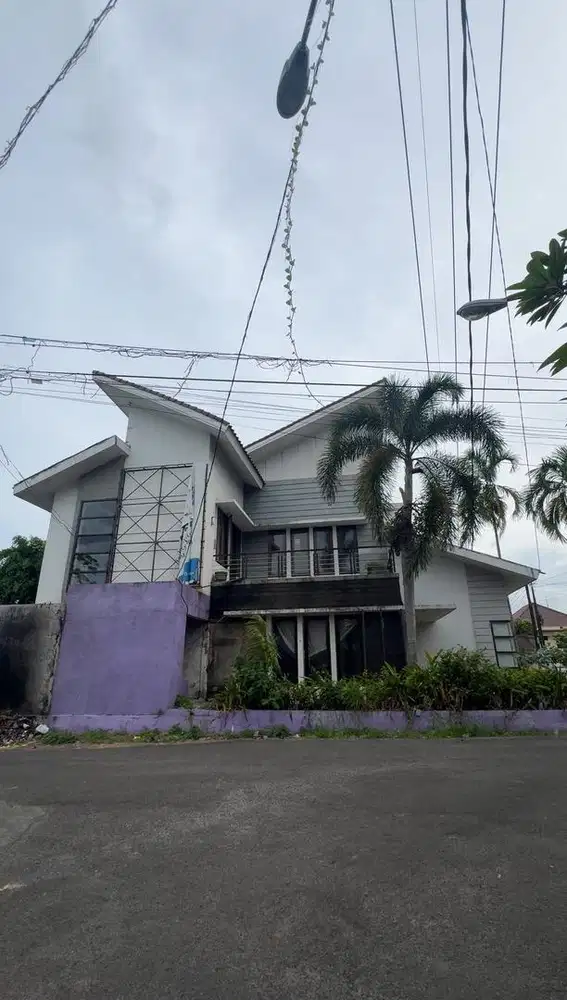 Rumah 3 Lantai dekat kambang iwak