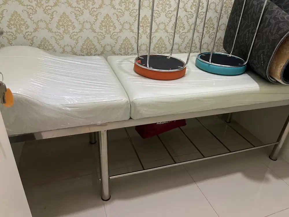 Bed facial dan kursi mani pedi