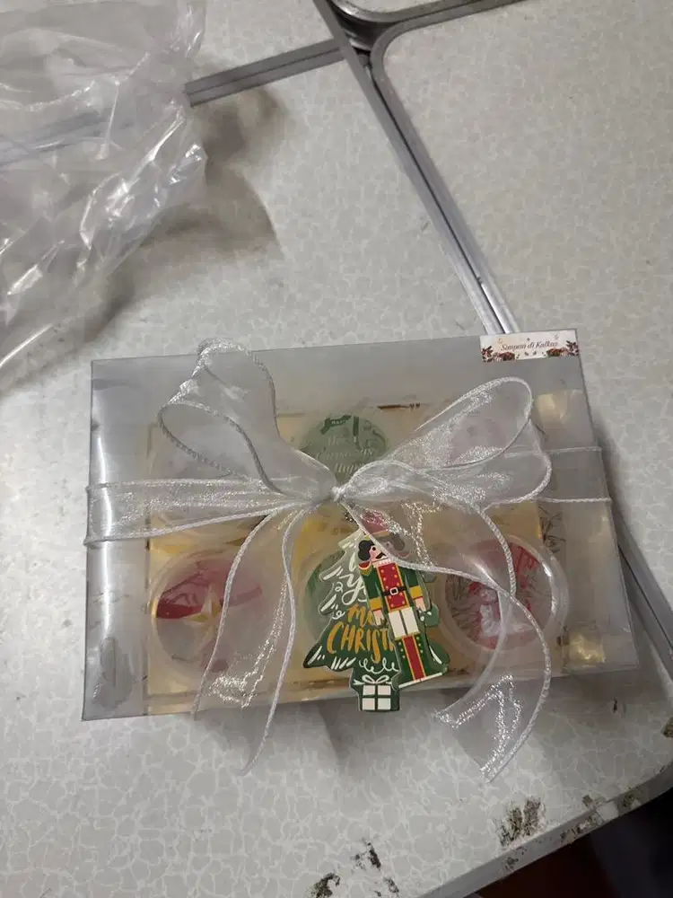 KARYAWAN FREELANCE UNTUK PARCEL NATAL