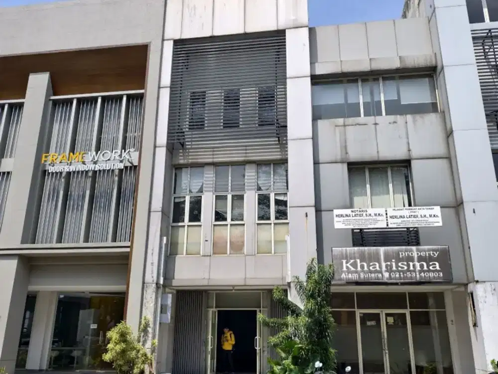 Ruko Alam Sutera di jalan besar Jalur Sutera 3,5 lantai