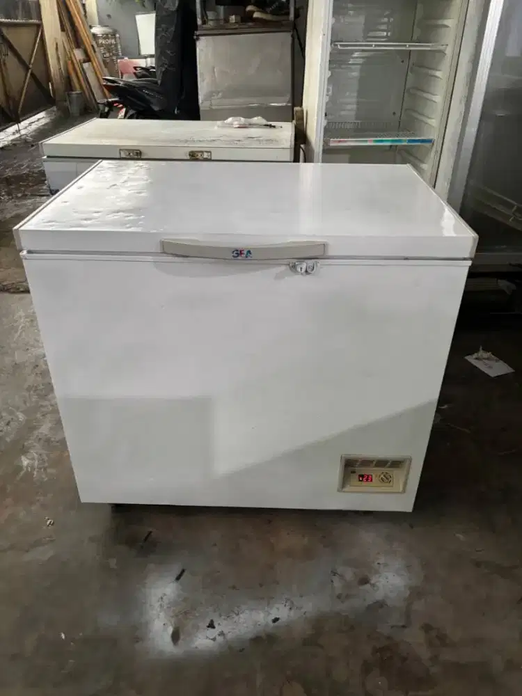 Freezer box gea 295 liter mesin ori
Hrg 2,6 jt