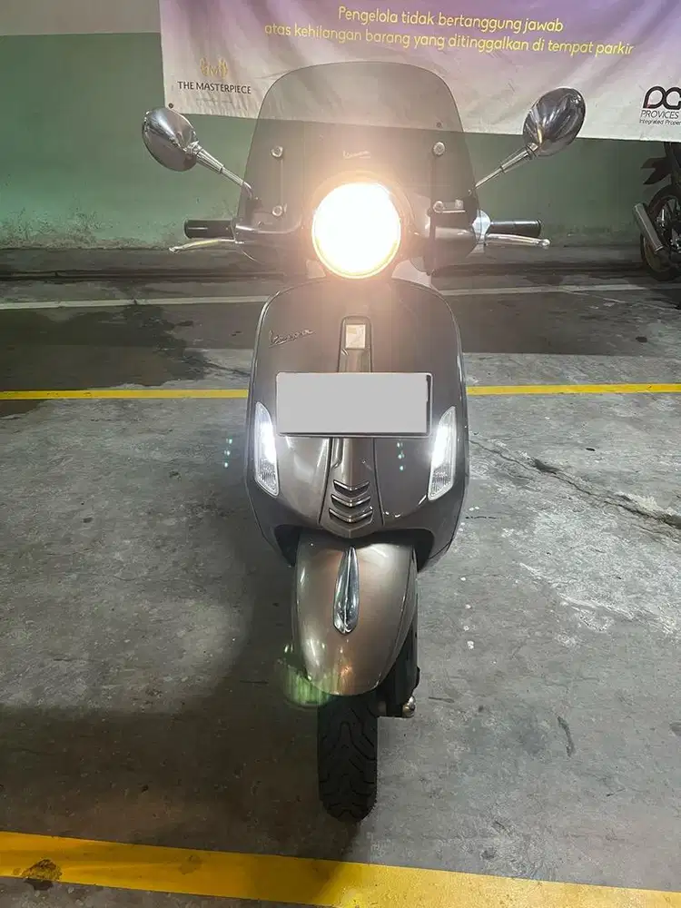 Dijual Vespa Primavera 150 3V tahun 2015 warna coklat
