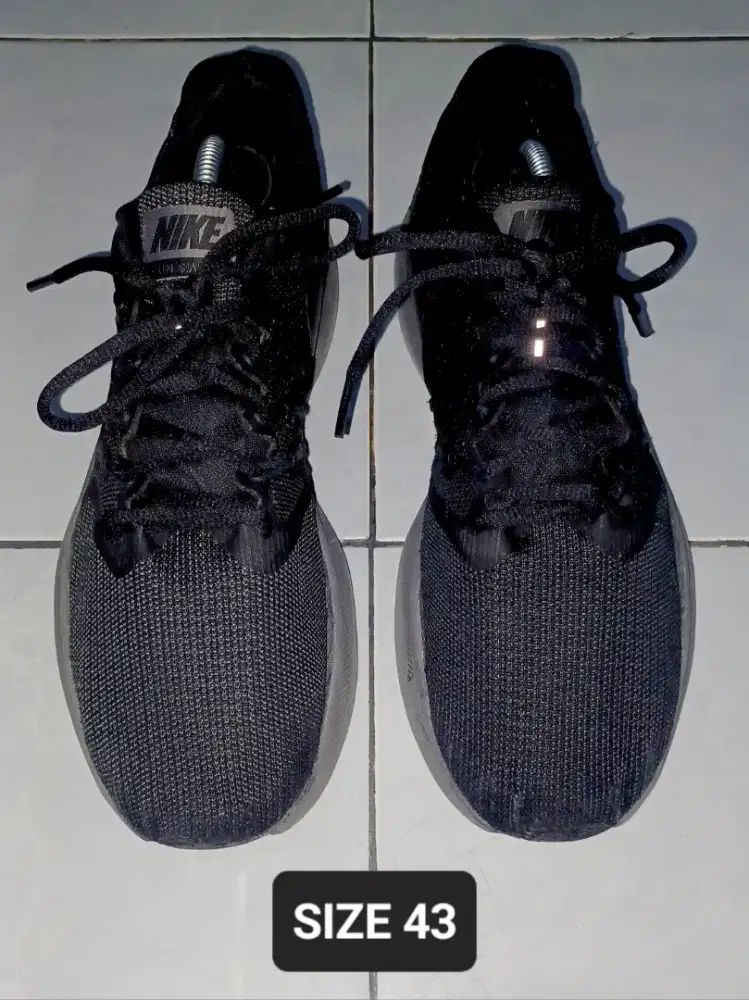 SEPATU NIKE SIZE 43 ORIGINAL