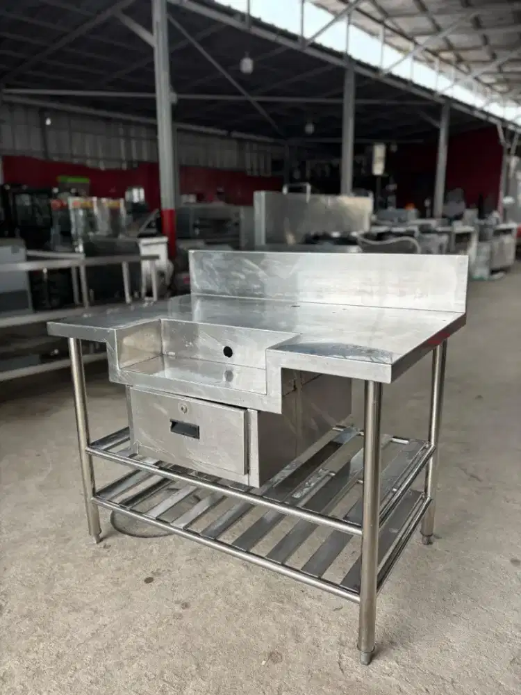 Meja kasir 
Ukuran 105x70x75

Harga 2.300.000