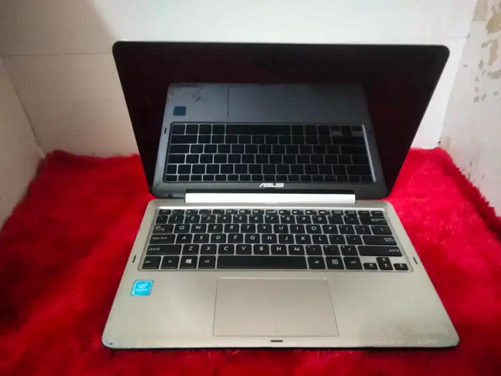 Asus TP201/INTEL pentium n3710/RAM4GB/touchscreen lipat siap pake Joss