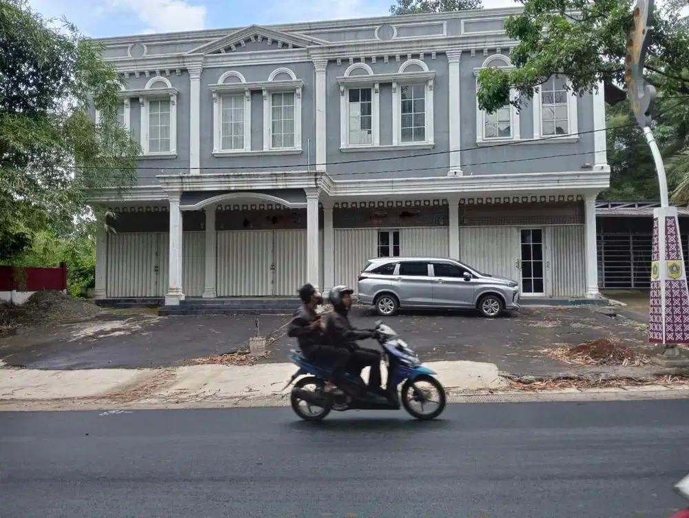 Ruko 2,5 lantai (ada rooftop)